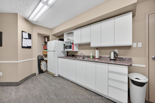 310-250 Robert Street, Shelburne, ON - Indoor Photo Showing Kitchen With Double Sink