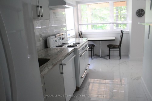 Main-59 Leggett Avenue, Toronto, ON - Indoor Photo Showing Kitchen