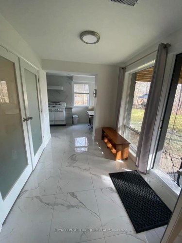 Main-59 Leggett Avenue, Toronto, ON - Indoor Photo Showing Other Room