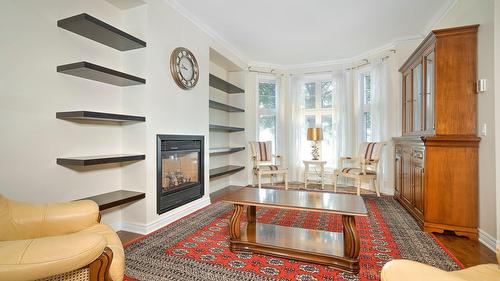 Salon - 4437 Boul. Décarie, Montréal (Côte-Des-Neiges/Notre-Dame-De-Grâce), QC 