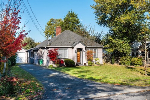 2926 Colquitz Ave, Saanich, BC 