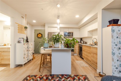 112-4820 Cedar Ridge Pl, Nanaimo, BC - Indoor Photo Showing Kitchen