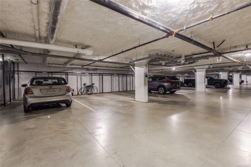 112-4820 Cedar Ridge Pl, Nanaimo, BC - Indoor Photo Showing Garage