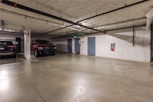 112-4820 Cedar Ridge Pl, Nanaimo, BC - Indoor Photo Showing Garage