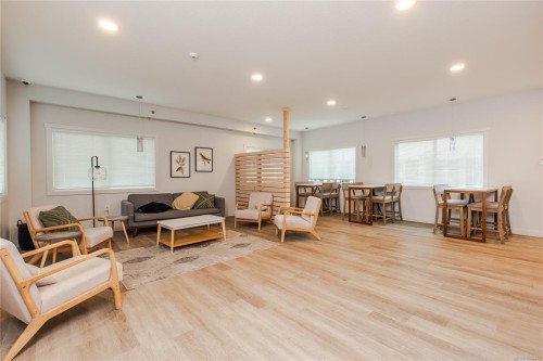 112-4820 Cedar Ridge Pl, Nanaimo, BC - Indoor Photo Showing Living Room
