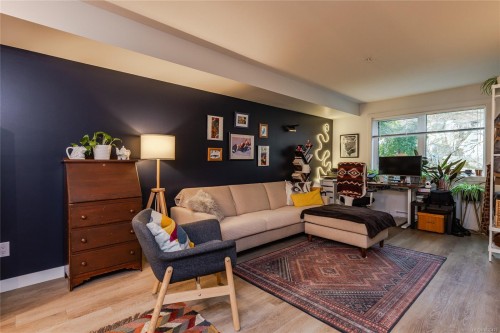 112-4820 Cedar Ridge Pl, Nanaimo, BC - Indoor Photo Showing Living Room