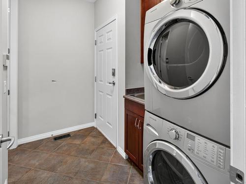 208-665 Cook Road, Kelowna, BC - Indoor Photo Showing Laundry Room
