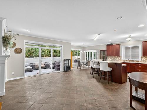 208-665 Cook Road, Kelowna, BC - Indoor