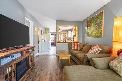 47 Morrison Road, Kimberley, BC - Indoor Photo Showing Living Room With Fireplace