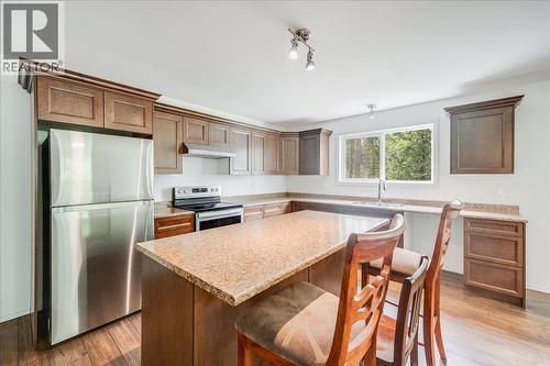 116 Liness Road, Salmo, BC - Indoor Photo Showing Kitchen