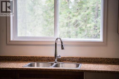 116 Liness Road, Salmo, BC - Indoor Photo Showing Kitchen With Double Sink