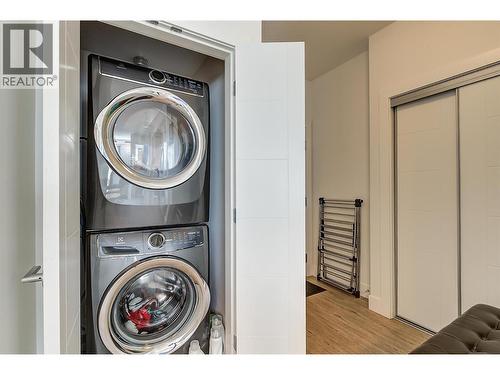 Laundry - 4380 Lakeshore Road Unit# 122, Kelowna, BC - Indoor Photo Showing Laundry Room