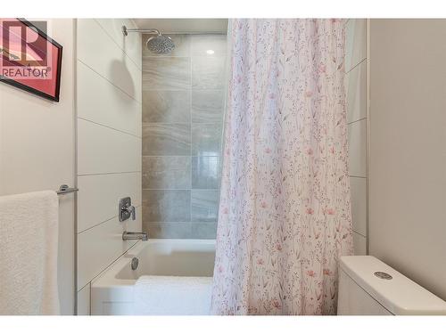 4380 Lakeshore Road Unit# 122, Kelowna, BC - Indoor Photo Showing Bathroom