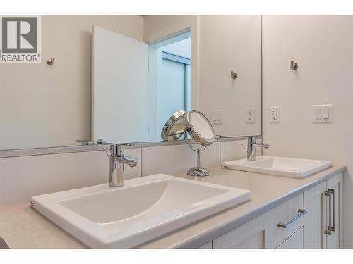 Dual Vanity - 4380 Lakeshore Road Unit# 122, Kelowna, BC - Indoor Photo Showing Bathroom