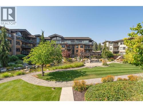 Center common courtyard - 4380 Lakeshore Road Unit# 122, Kelowna, BC - Outdoor