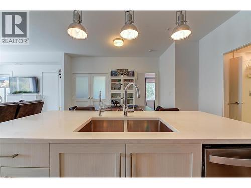 4380 Lakeshore Road Unit# 122, Kelowna, BC - Indoor Photo Showing Kitchen With Double Sink
