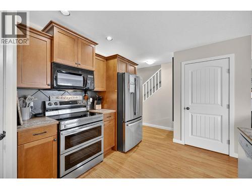 180 Mccurdy Road Unit# 8, Kelowna, BC - Indoor Photo Showing Kitchen