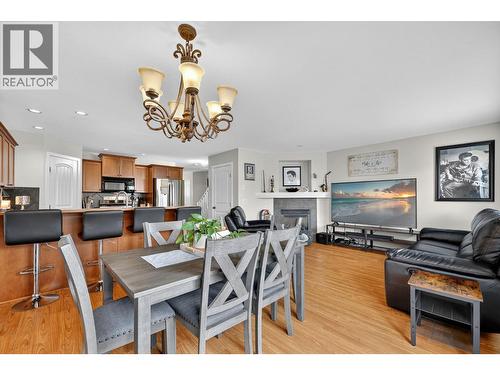 180 Mccurdy Road Unit# 8, Kelowna, BC - Indoor Photo Showing Dining Room