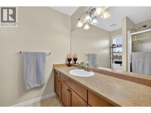 180 Mccurdy Road Unit# 8, Kelowna, BC - Indoor Photo Showing Bathroom