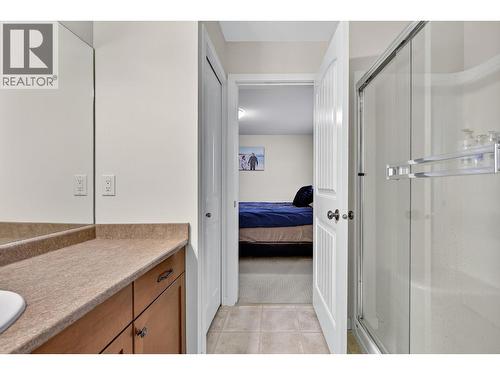 180 Mccurdy Road Unit# 8, Kelowna, BC - Indoor Photo Showing Bathroom