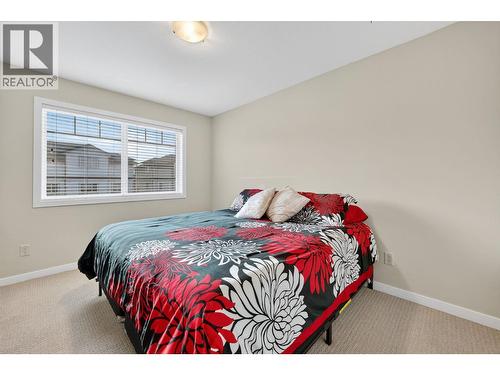 180 Mccurdy Road Unit# 8, Kelowna, BC - Indoor Photo Showing Bedroom