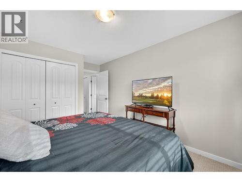 180 Mccurdy Road Unit# 8, Kelowna, BC - Indoor Photo Showing Bedroom