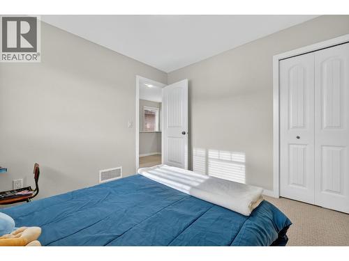 180 Mccurdy Road Unit# 8, Kelowna, BC - Indoor Photo Showing Bedroom