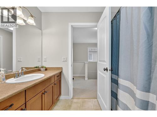 180 Mccurdy Road Unit# 8, Kelowna, BC - Indoor Photo Showing Bathroom