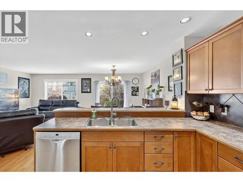180 Mccurdy Road Unit# 8, Kelowna, BC - Indoor Photo Showing Kitchen With Double Sink