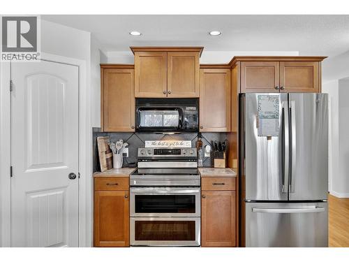 180 Mccurdy Road Unit# 8, Kelowna, BC - Indoor Photo Showing Kitchen
