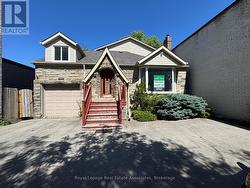 ROOM - 270 LAKESHORE ROAD E  Mississauga, ON L5G 1H1