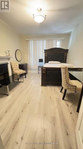 25 Barnesdale Avenue S, Hamilton, ON - Indoor