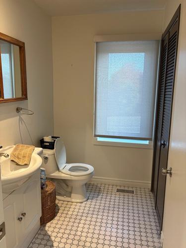 Powder room - 204-111 Boul. De Bromont, Bromont, QC - Indoor Photo Showing Bathroom