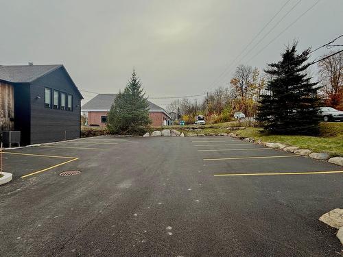 Parking - 204-111 Boul. De Bromont, Bromont, QC - Outdoor