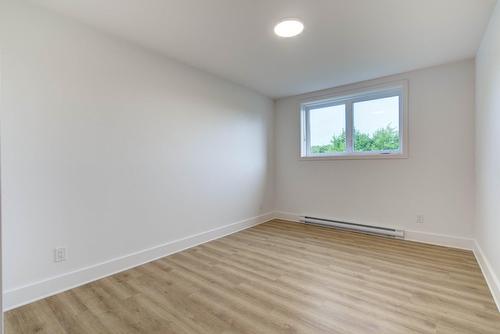 Chambre à coucher - 2-400 Av. Barron, Lachute, QC - Indoor Photo Showing Other Room