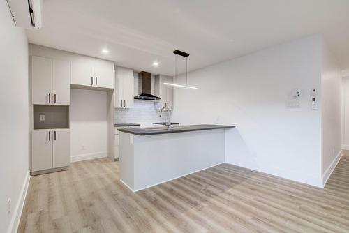 Cuisine - 2-400 Av. Barron, Lachute, QC - Indoor Photo Showing Kitchen With Double Sink