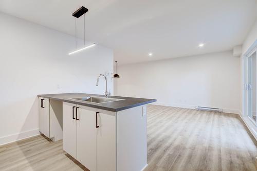 Vue d'ensemble - 2-400 Av. Barron, Lachute, QC - Indoor Photo Showing Kitchen