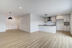 13-400 Av. Barron  Lachute, QC J8H 4L6