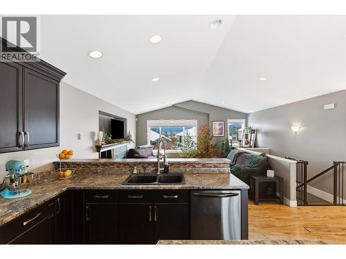 143 Eagle Crescent, Williams Lake, BC - Indoor Photo Showing Kitchen With Double Sink