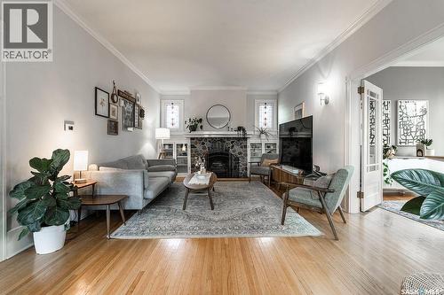 902 32Nd Street W, Saskatoon, SK - Indoor Photo Showing Living Room