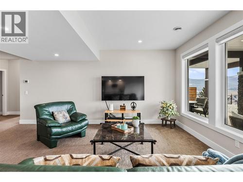Rec room - 1376 Mine Hill Drive, Kelowna, BC - Indoor Photo Showing Living Room