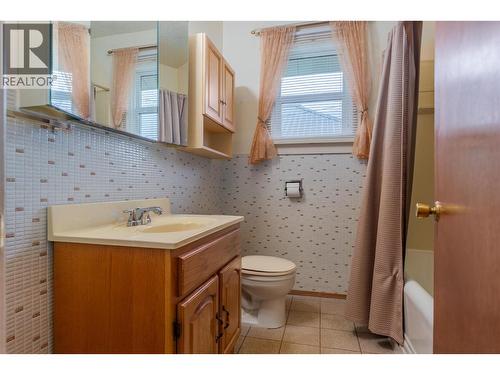 1329 Columbia Avenue, Trail, BC - Indoor Photo Showing Bathroom