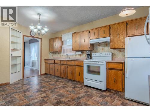 1329 Columbia Avenue, Trail, BC - Indoor Photo Showing Kitchen