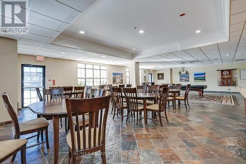 210 - 399 Elizabeth Street, Burlington, ON - Indoor Photo Showing Dining Room