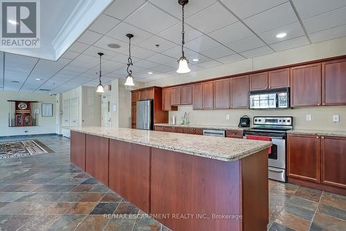 210 - 399 Elizabeth Street, Burlington, ON - Indoor Photo Showing Kitchen