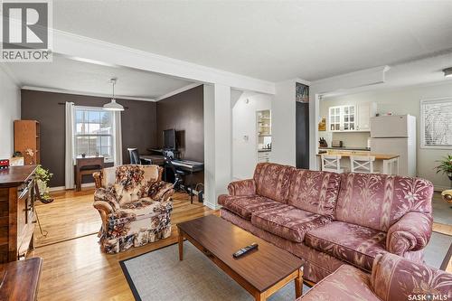 1406 10Th Avenue N, Saskatoon, SK - Indoor Photo Showing Living Room