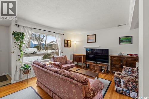 1406 10Th Avenue N, Saskatoon, SK - Indoor Photo Showing Living Room