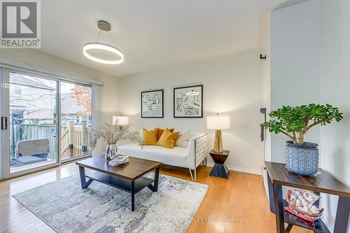 2967 Jackson Drive, Burlington, ON - Indoor Photo Showing Living Room