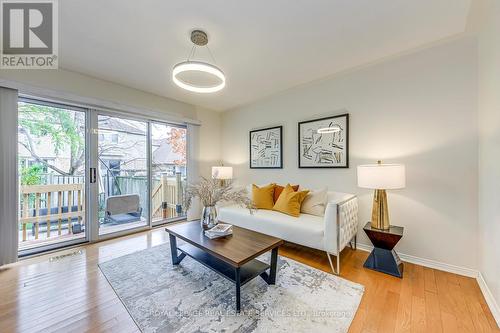2967 Jackson Drive, Burlington, ON - Indoor Photo Showing Living Room