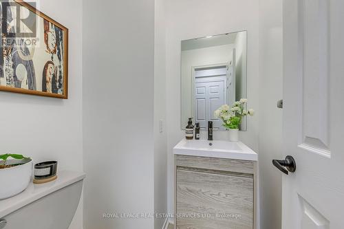 2967 Jackson Drive, Burlington, ON - Indoor Photo Showing Bathroom